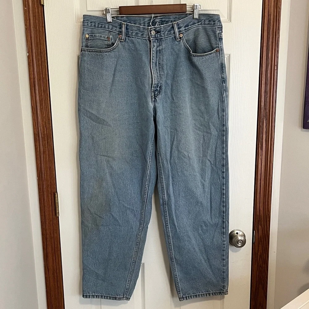 Levi’s Light Wash Distressed 560 Loose Fit Blue Jeans Men’s 38 x 30